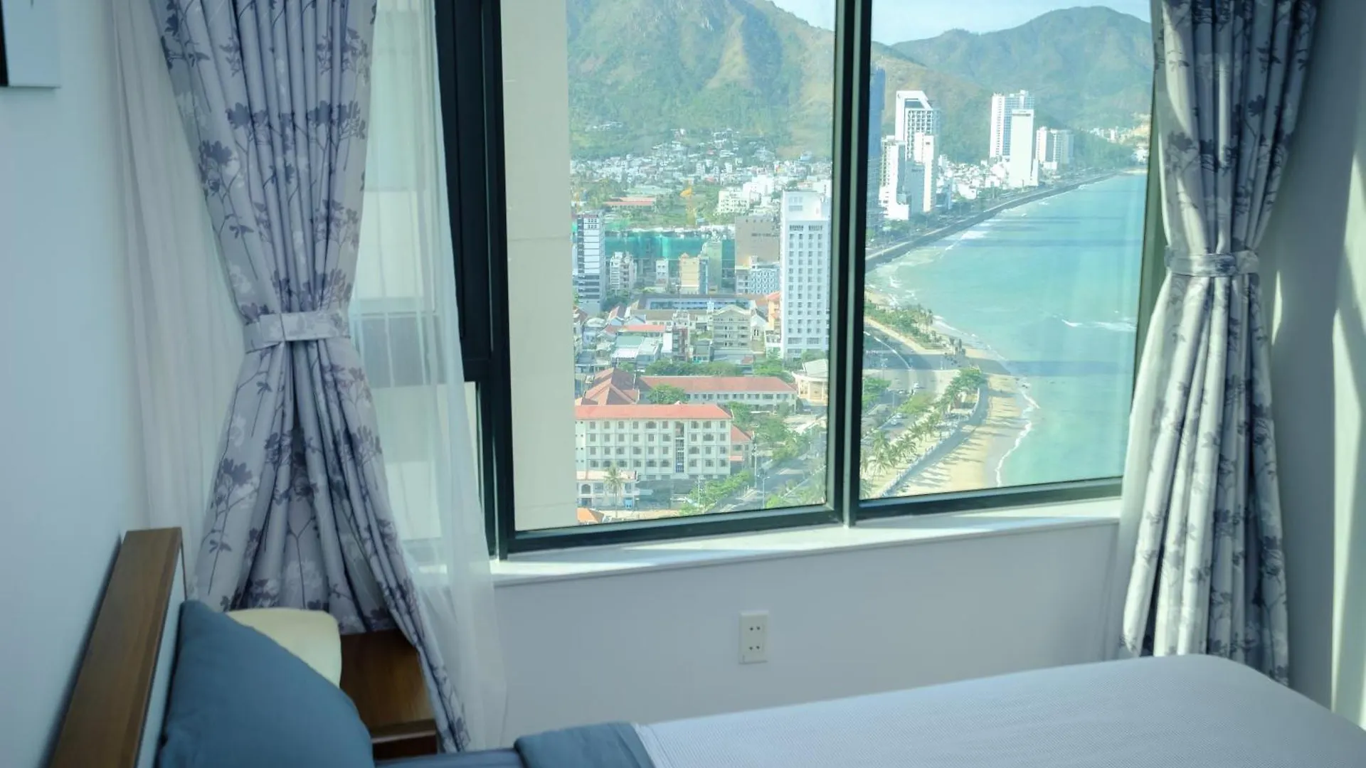 Sunrise Hon Chong Ocean View Apartment Nha Trang